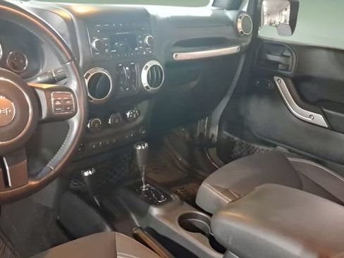 Used 2017 Jeep Wrangler Unlimited Rubicon w/ Cold Weather Group AWD/4WD image 26