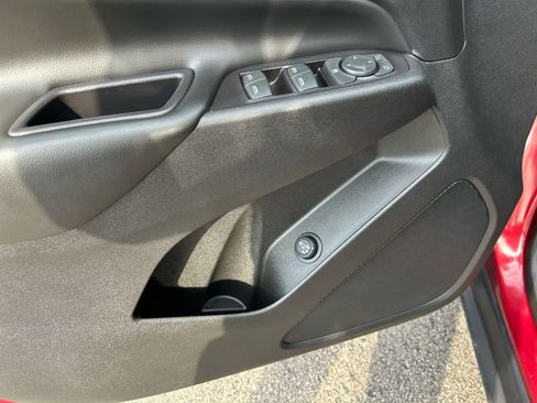 Used 2018 Chevrolet Equinox LT image 10