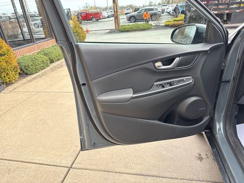 Used 2022 Hyundai Kona Limited image 15