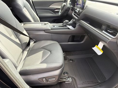New 2026 Toyota Grand Highlander XLE FWD image 9