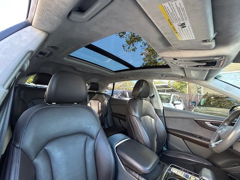 Used 2019 Audi Q8 Prestige w/ Luxury Package image 4