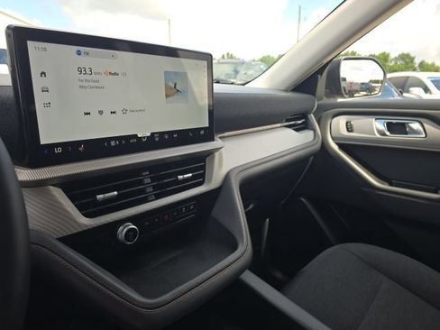 Used 2025 Ford Explorer Active RWD image 27