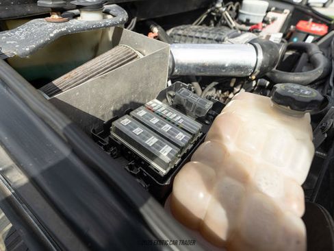 Used 2004 HUMMER H2 w/ Preferred Equipment Group image 15