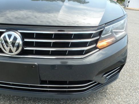 Used 2017 Volkswagen Passat 1.8T R-Line FWD image 3