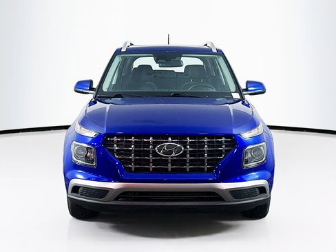 Used 2025 Hyundai Venue SEL FWD image 2