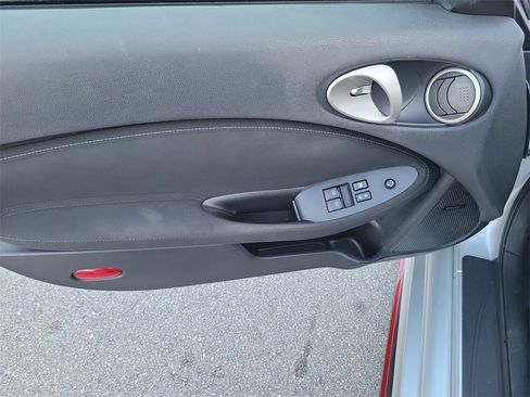Used 2016 Nissan 370Z w/ Sport Package image 11
