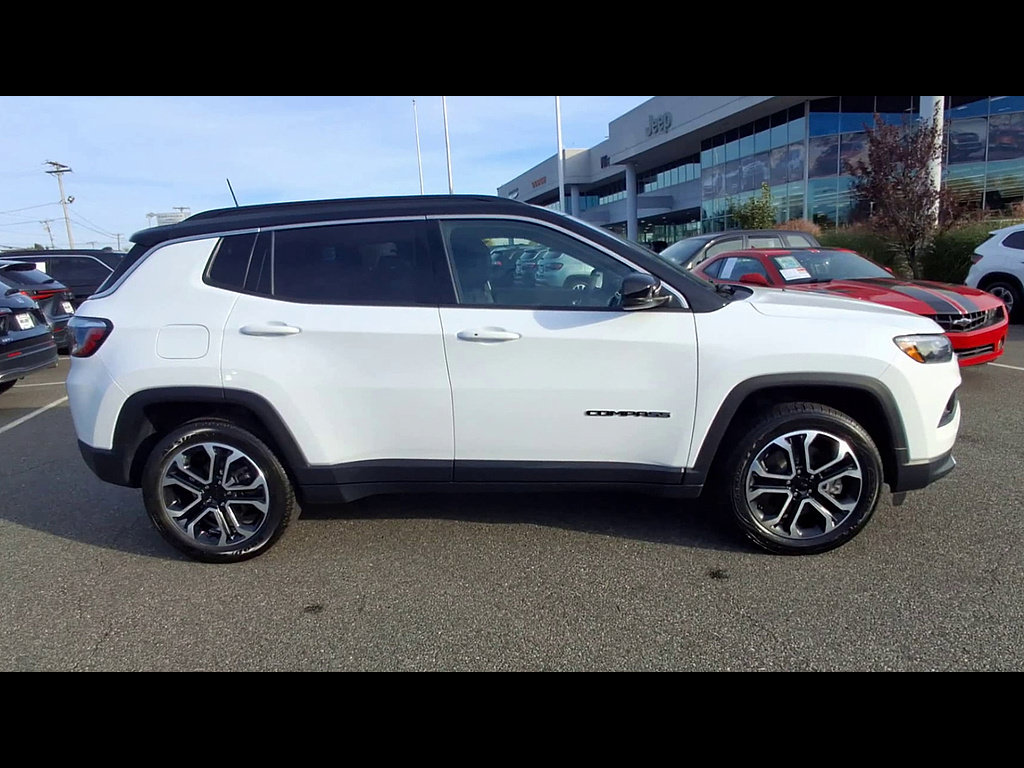 Used 2024 Jeep Compass Limited w/ Sun and Sound Group AWD/4WD image 9