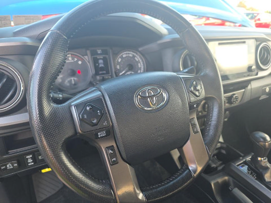 Used 2018 Toyota Tacoma TRD Off-Road AWD/4WD image 5