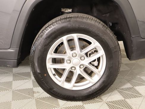 Used 2024 Jeep Grand Cherokee L Laredo image 18