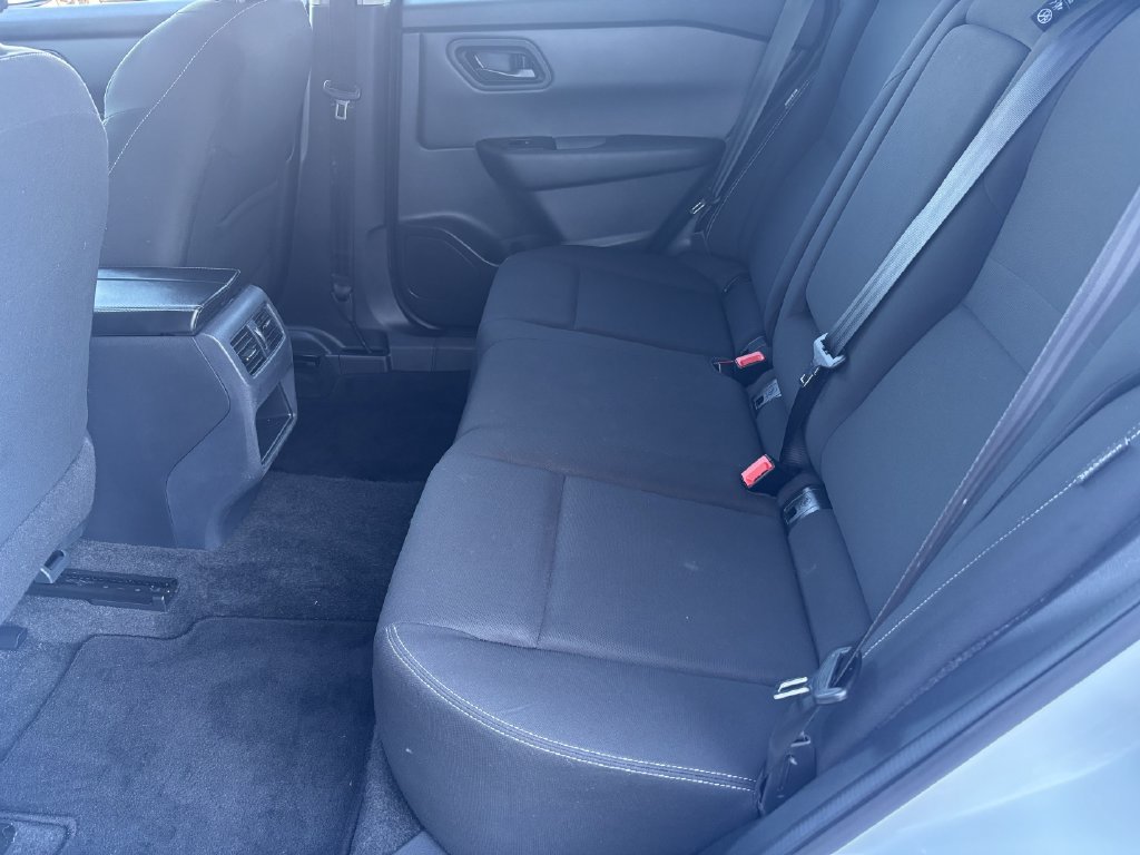 Used 2025 Nissan Rogue S AWD/4WD image 22