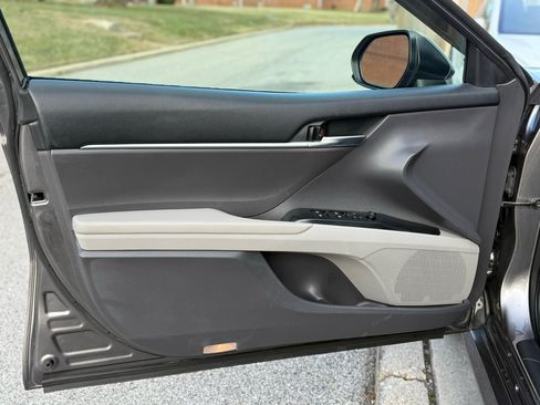 Used 2018 Toyota Camry LE image 30