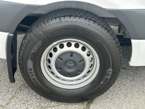 Used 2024 Mercedes-Benz Sprinter 2500 image 20