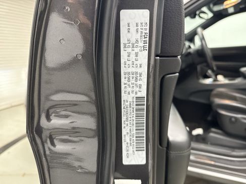 Used 2019 Jeep Grand Cherokee Altitude AWD/4WD image 11