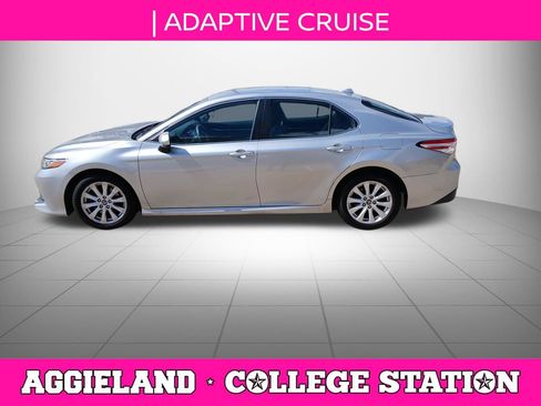 Used 2020 Toyota Camry LE image 7