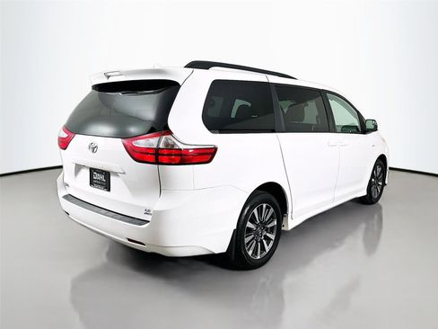 Used 2019 Toyota Sienna LE AWD/4WD image 13