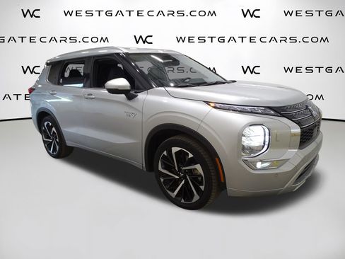 Used 2023 Mitsubishi Outlander SEL image 2