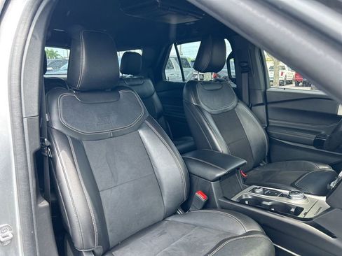 Used 2023 Ford Explorer ST image 40