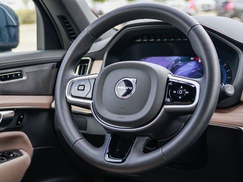 Certified 2025 Volvo XC90 B5 Plus image 17