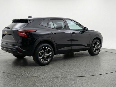 Used 2025 Chevrolet Trax LT image 9