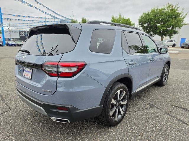 Certified 2025 Honda Pilot Touring image 5