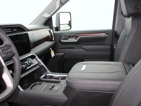 New 2026 GMC Sierra 3500 Denali image 12