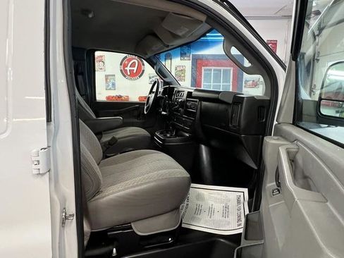 Used 2017 Chevrolet Express 2500 Extended image 11