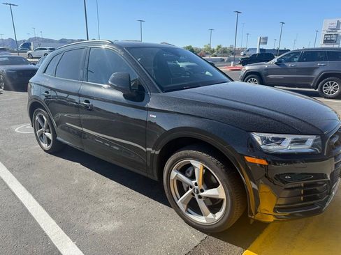 Used 2020 Audi Q5 2.0T Titanium Premium Plus w/ Premium Plus Package image 2