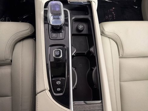 Used 2023 Volvo XC90 T8 Ultimate image 32