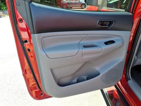 Used 2015 Toyota Tacoma PreRunner w/ SR5 Package RWD image 15