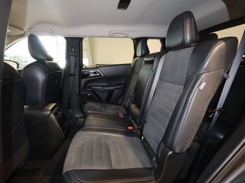 Used 2025 Mitsubishi Outlander SE AWD/4WD image 24