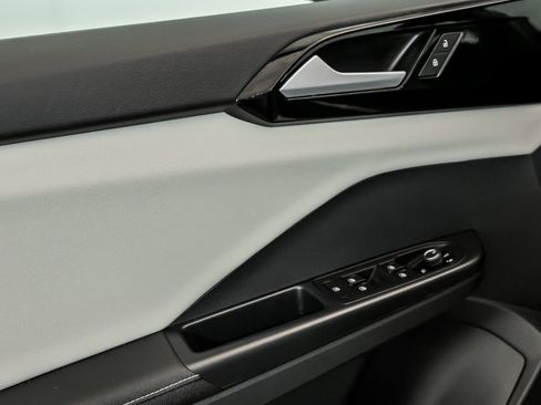 Used 2025 Volkswagen Taos S image 10