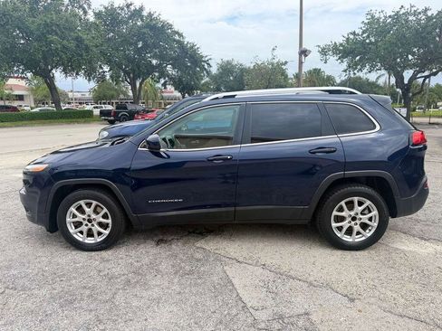 Used 2016 Jeep Cherokee Latitude FWD image 2