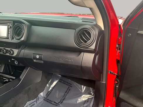 Used 2016 Toyota Tacoma SR RWD image 18