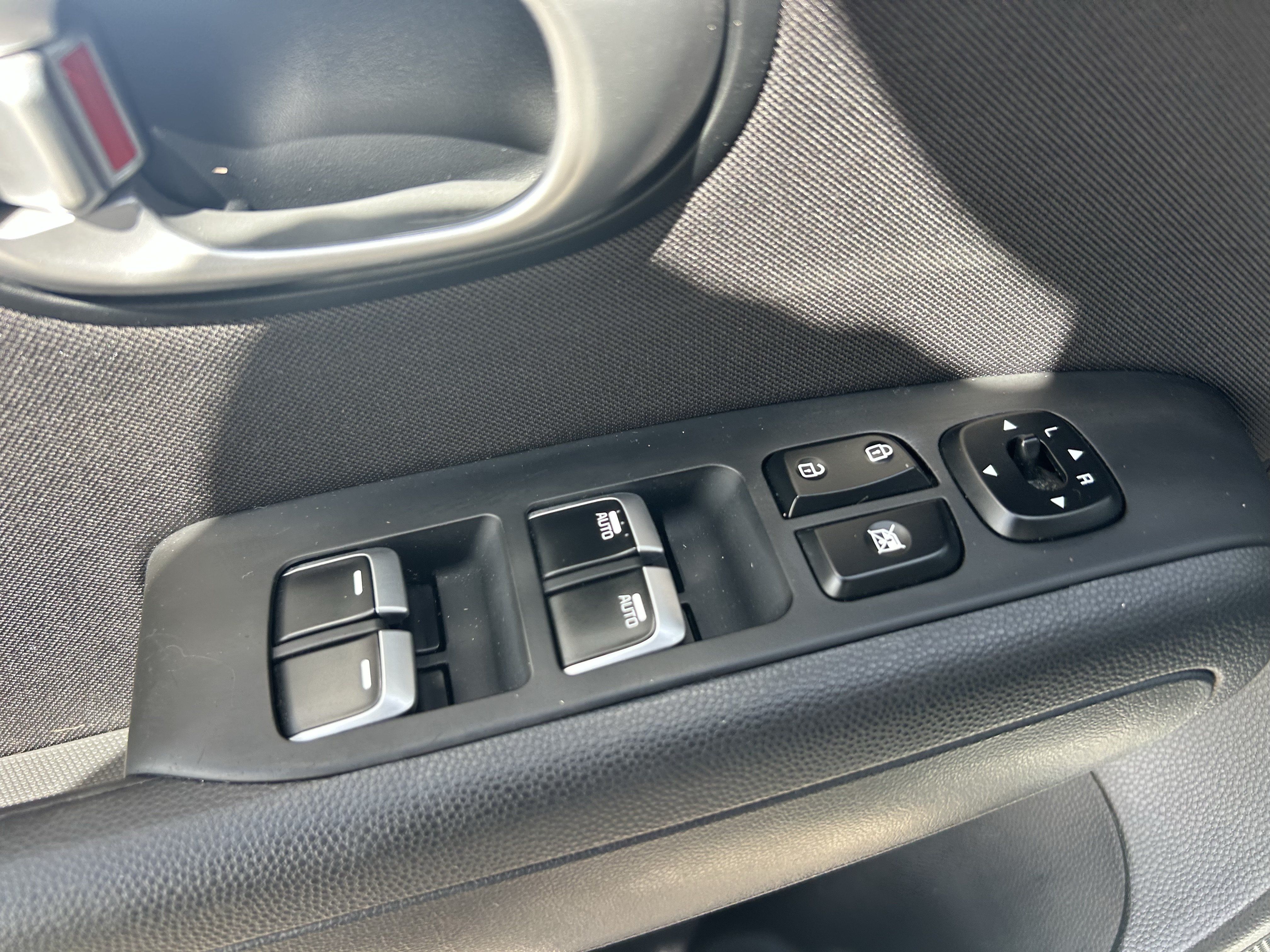 Used 2018 Kia Soul + FWD image 30