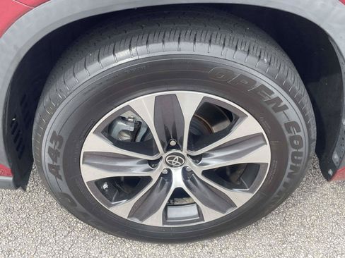 Used 2023 Toyota Highlander XLE FWD image 9