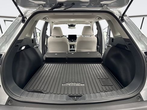 Used 2024 Toyota Corolla Cross LE w/ Moonroof Package image 23