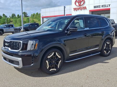 Used 2023 Kia Telluride EX w/ EX Captain's Chair Package FWD image 3