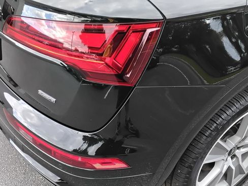 Certified 2025 Audi Q5 2.0T Premium w/ Convenience Plus Package image 9