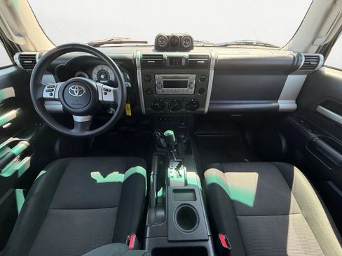 Used 2011 Toyota FJ Cruiser 4WD w/ Convenience Pkg image 12