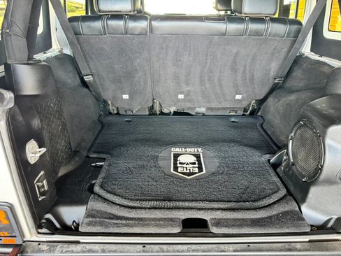 Used 2012 Jeep Wrangler Unlimited Rubicon AWD/4WD image 19