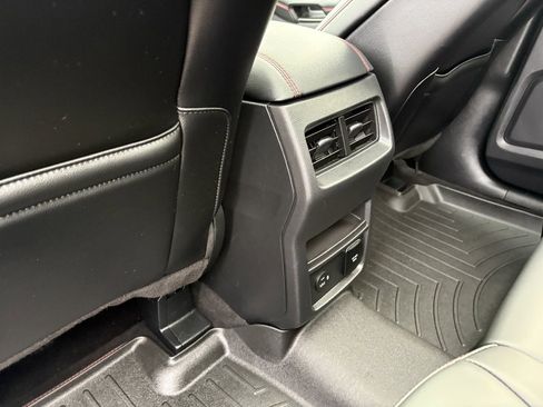 Used 2022 Ford Edge ST-Line image 18