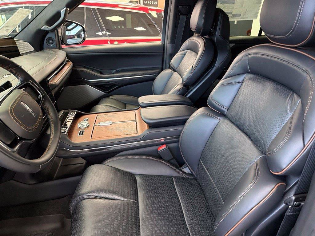 New 2026 Lincoln Navigator Black Label AWD/4WD image 8
