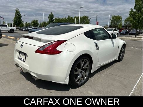 Used 2016 Nissan 370Z Coupe RWD image 8