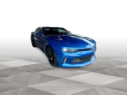 Used 2018 Chevrolet Camaro LT RWD image 2
