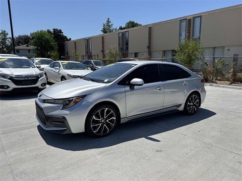 Used 2022 Toyota Corolla SE image 3