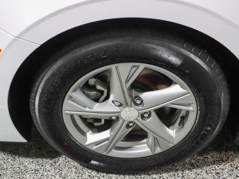 Used 2023 Hyundai Sonata SE FWD image 11