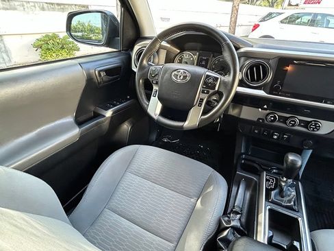 Used 2018 Toyota Tacoma SR5 RWD image 9