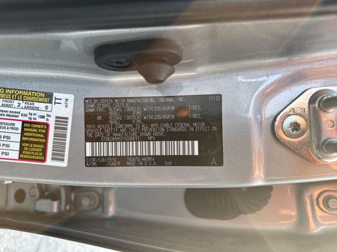 Used 2023 Toyota Highlander XLE AWD/4WD image 28