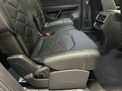 Used 2025 Volkswagen Atlas SE image 55