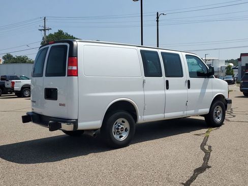 Used 2023 GMC Savana 2500 w/ Driver Convenience Package image 3